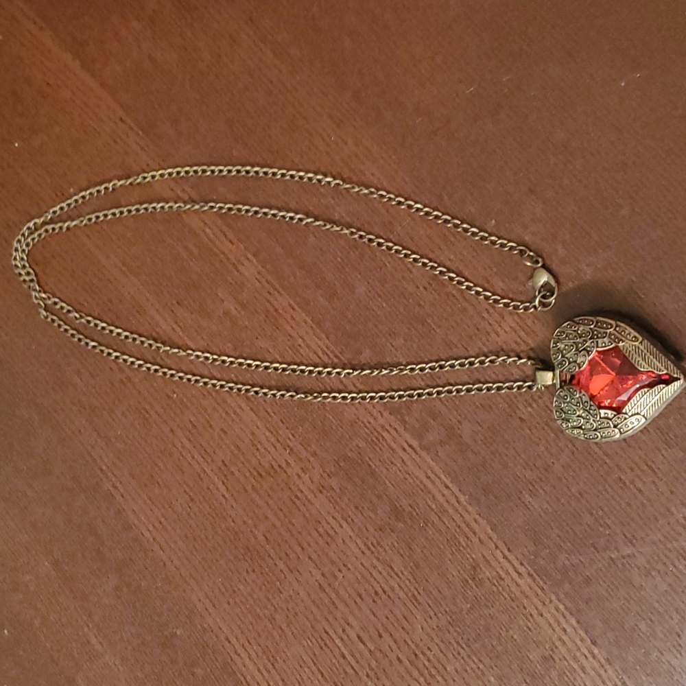 Winged heart necklace - Picture 2 of 3